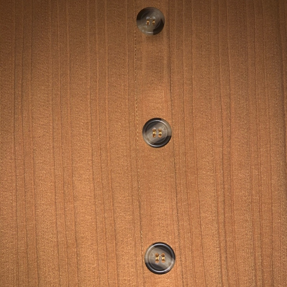 Button Front Top - Picture 4 of 4
